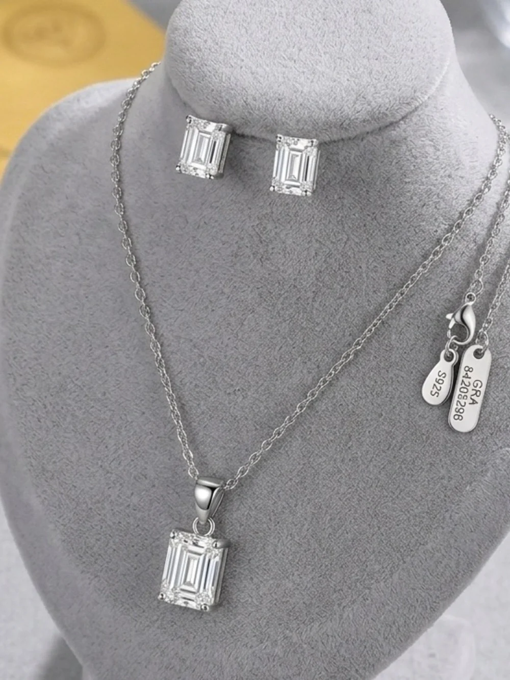 NWT 2Ct Emerald Moissanite Necklace & 1Ct Stud Earrings Set .925 Sterling Silver